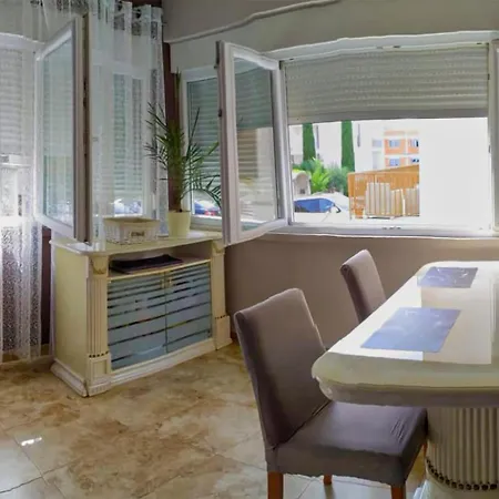 Apartamento Awesome In With Kitchen